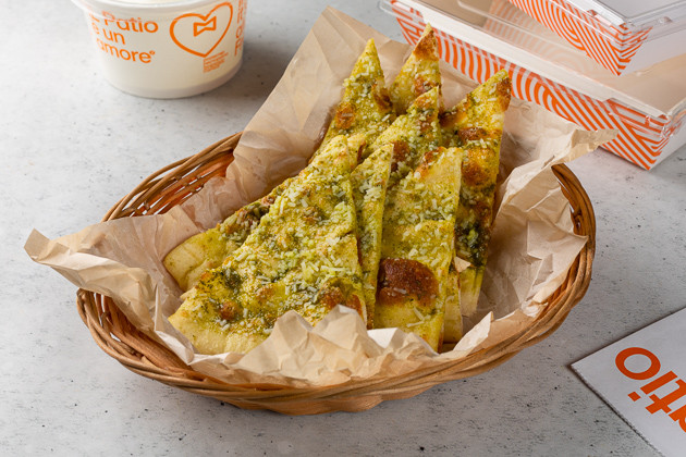 Фокачча с розмарином и пармезаном